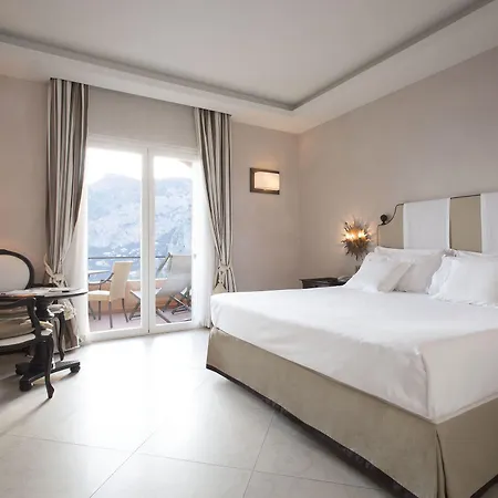 Punta Tragara فندق 5*